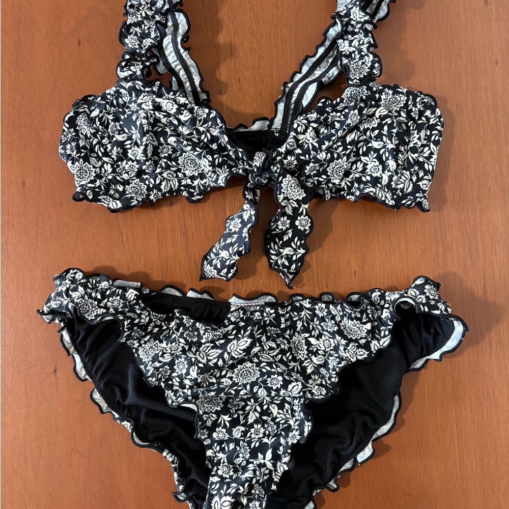 Xhilaration Black & White Floral Ruffle Tie-Front Bikini Set